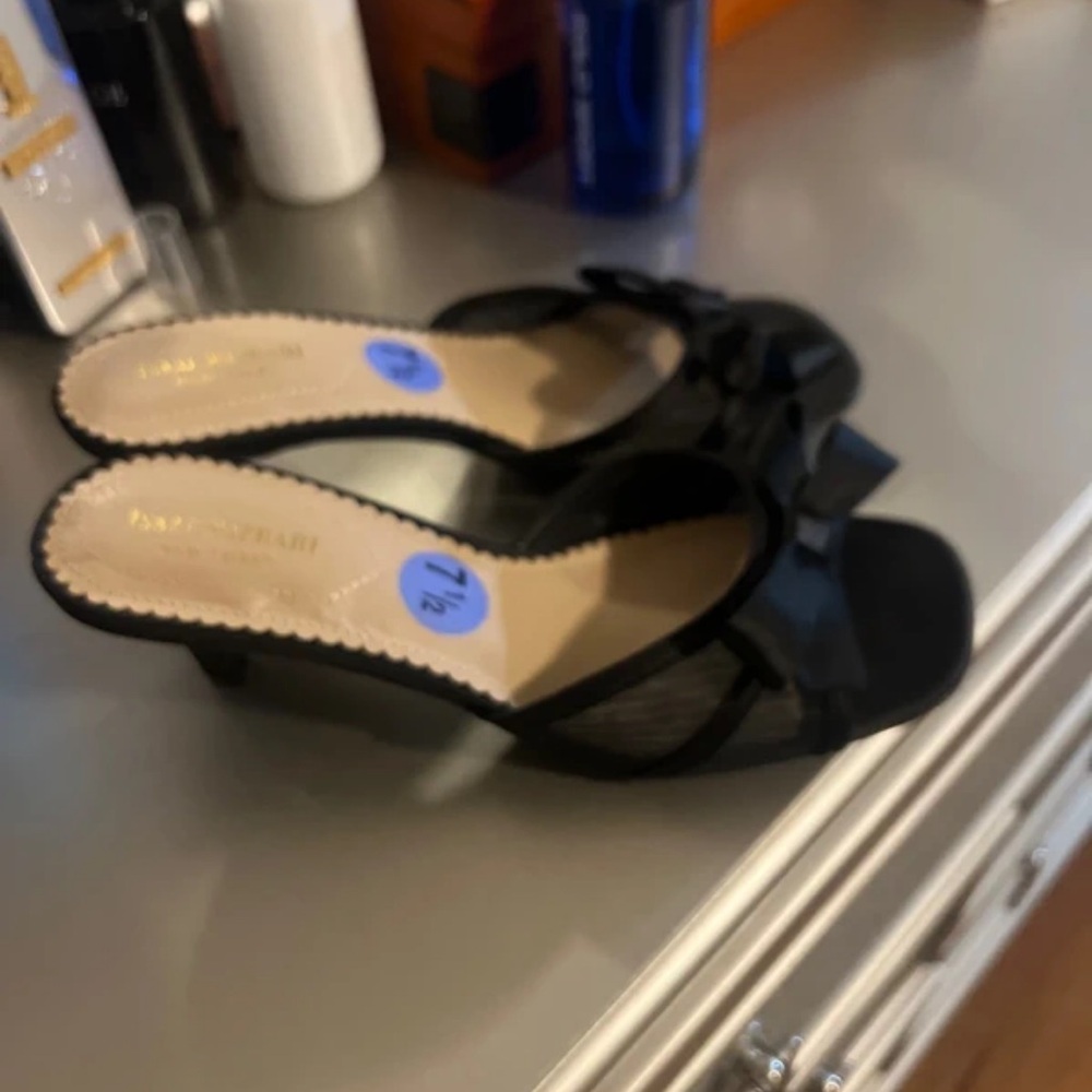 Isaac Mizrahi Elegant Black Bow Heels